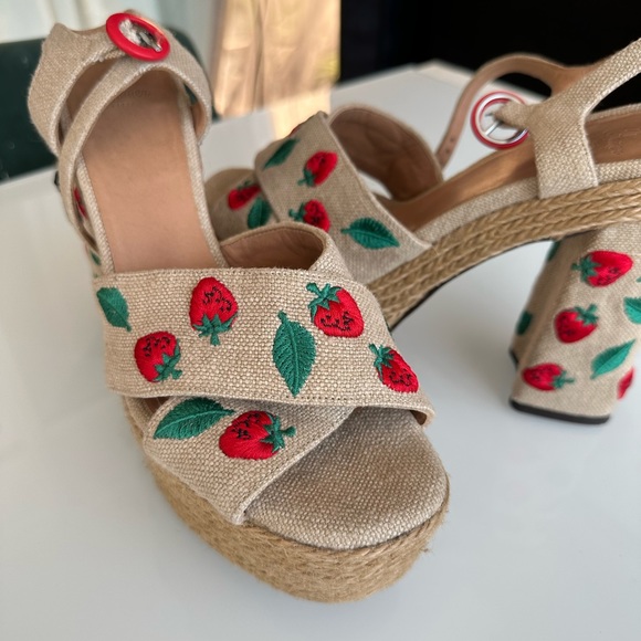 Castaner Spain strawberry platform sandals shoes with bee jewel  size 39 or 8.5 - Picture 4 of 13